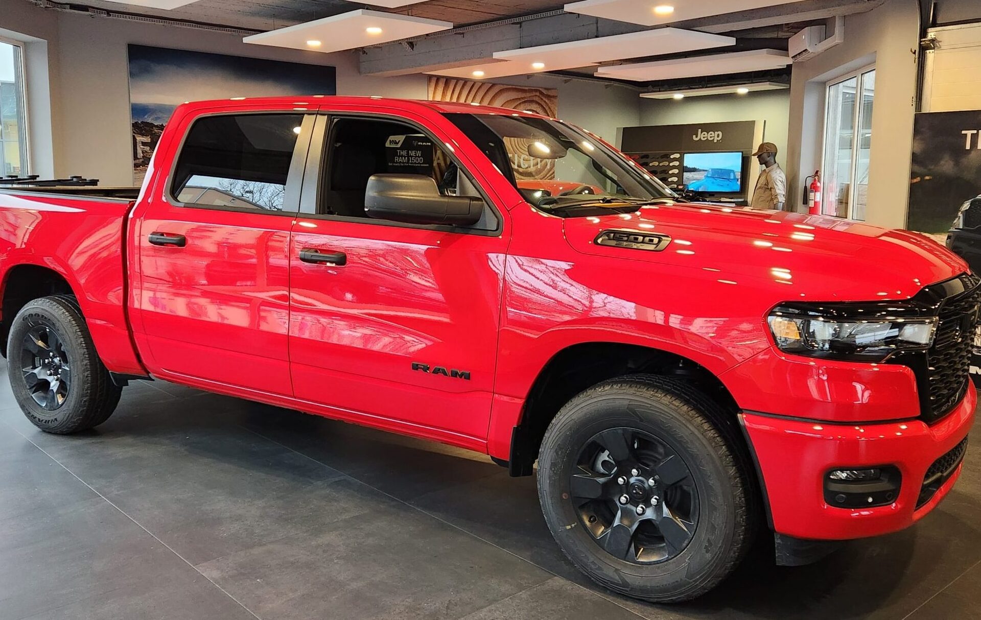 RAM 1500 4×4 Crew Cab flame red